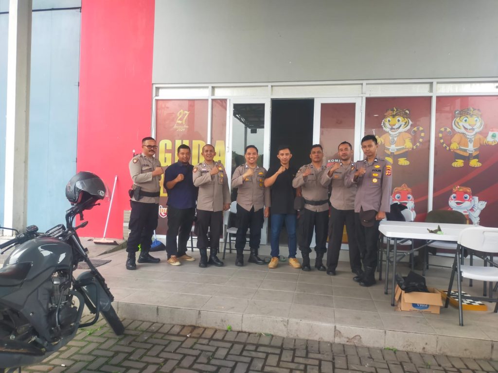 Optimalkan Penjagaan dan pengawasan Kapolsek Baros pastikan Gudang Logistik KPU kota sukabumi kondusifit