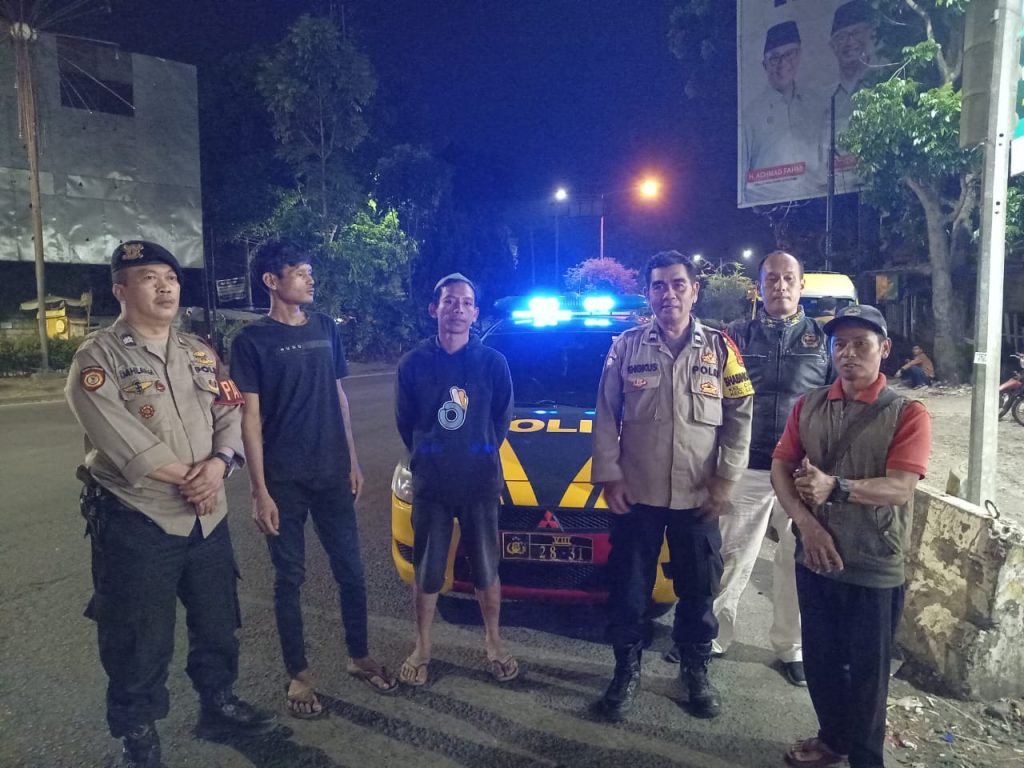 Anggota Polsek lembursitu Intensifkan Patroli Malam hari, Jaga Kamtibmas Tetap Kondusif Jelang Pilkada Serentak 2024