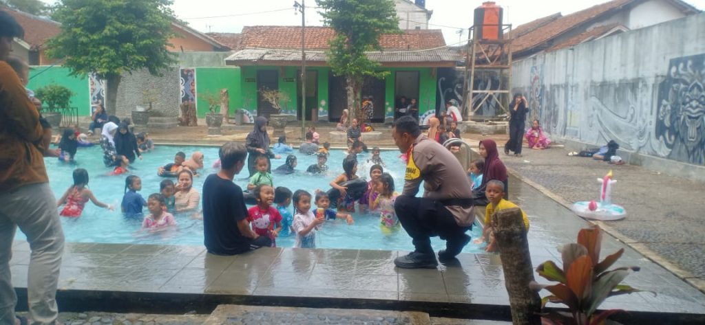 Patroli  Obyek Wisata Kolam Renang  Cikundul Untuk Berikan Jaminan Keamanan Dan Kenyamanan Kepada Pengunjung Saat Berlibur.Jelang Pilkada Serentak 2024