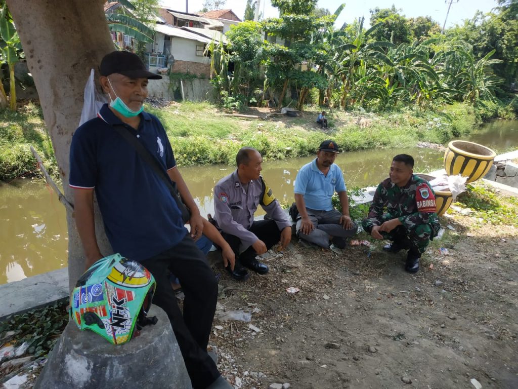 Bangun Cooling system, Bhabinkamtibmas Sukapura Polsek Utbar, Polres Cirebon Kota lewat sambang