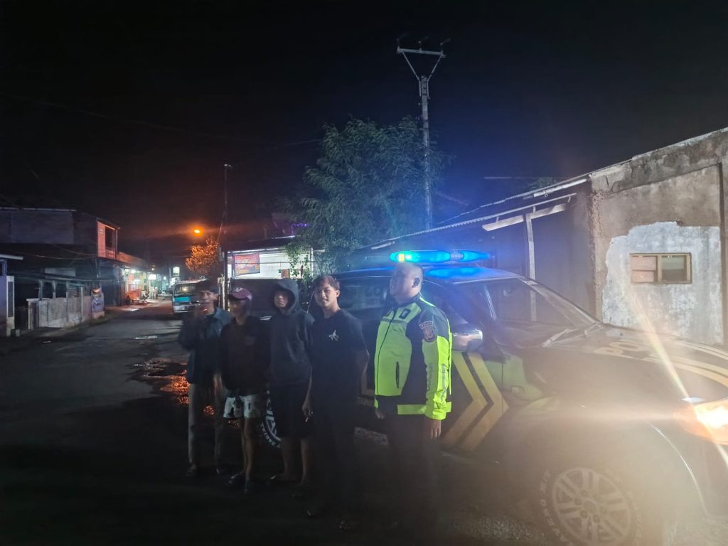 Antisipasi Gukamtibmas pilkada serentak pada malam hari, Polsek Gunungguruh tingkatkan Patroli dimalam hari