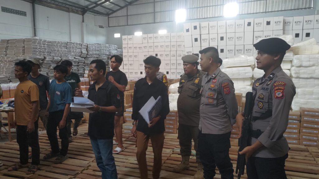 Jamin Kelancaran Pilkada, Polres Garut Kawal Surat Suara