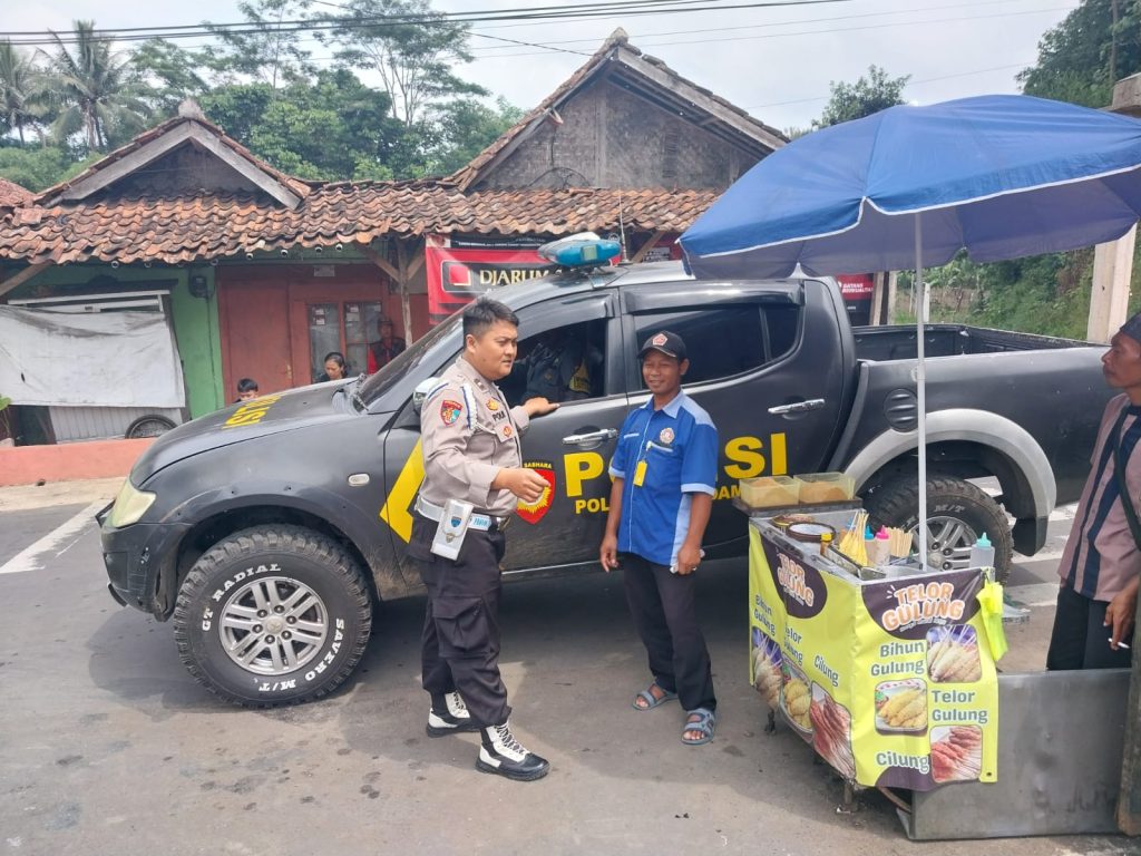 Tingkatkan Kamtibmas dan Jaga Kondusifitas Pilkada Serentak 2024, Polsek Kadudampit melaksanakan patroli untuk mengantisipasi gangguan kamtibmas  di wilayah hukum polsek kadudampit