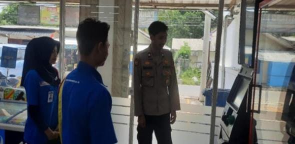 Patroli Dialogis, Polsek Cireunghas Berikan Himbauan Kamtibmas Kepada Karyawan Minimarket