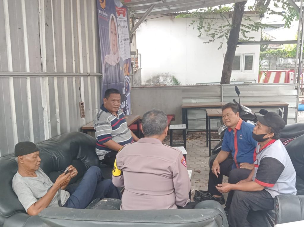 Bangun Cooling system Bhabinkamtibmas Kesambi Polsek kesambi Polres Cirebon Kota Sambang warga