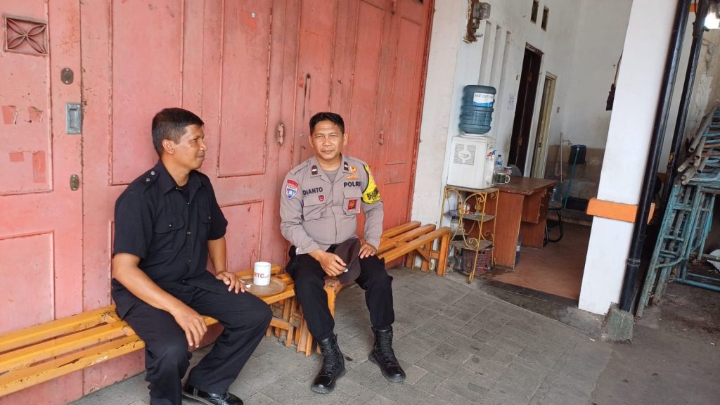 Pantau kewilayahan, Bhabinkamtibmas kecapi Polsek Seltim Polres Cirebon Kota ciptakan cooling system