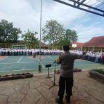 Kapolsek Pameungpeuk Pimpin Upacara Bendera Di SMAN 05 Garut