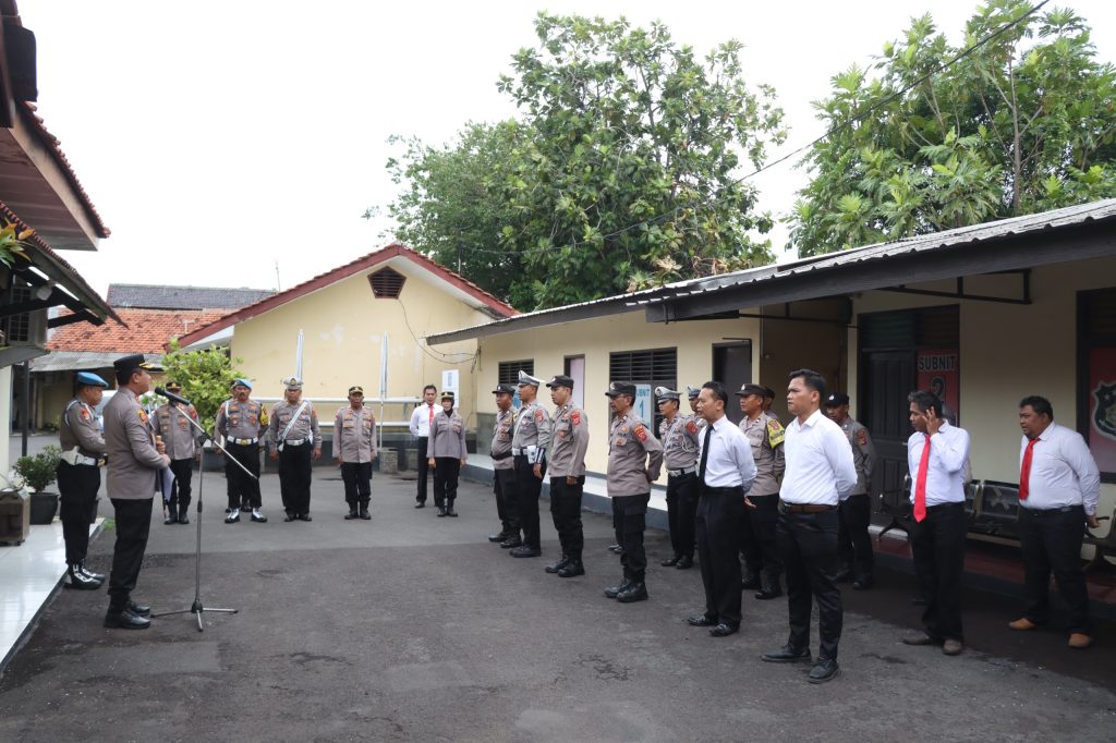 Tekankan Netralitas Pilkada, Kapolres Cirebon Kota dan PJU Pimpin Apel Jam Pimpinan di Polsek-Polsek Wilkum Polres Cirebon Kota