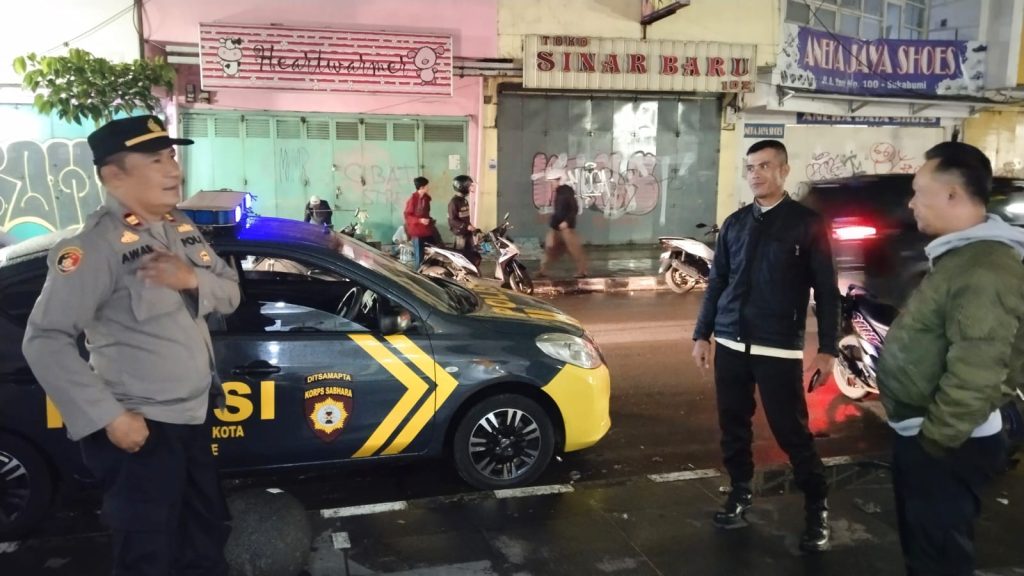 Panit Samapta Polsek Cikole Laksanakan Giat Sambang Dengan Satpam