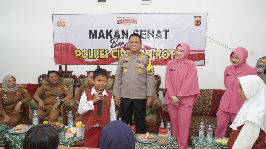 Polres Cirebon Kota Kembali Bagikan Makanan Bergizi Gratis di SDN 2 Setupatok