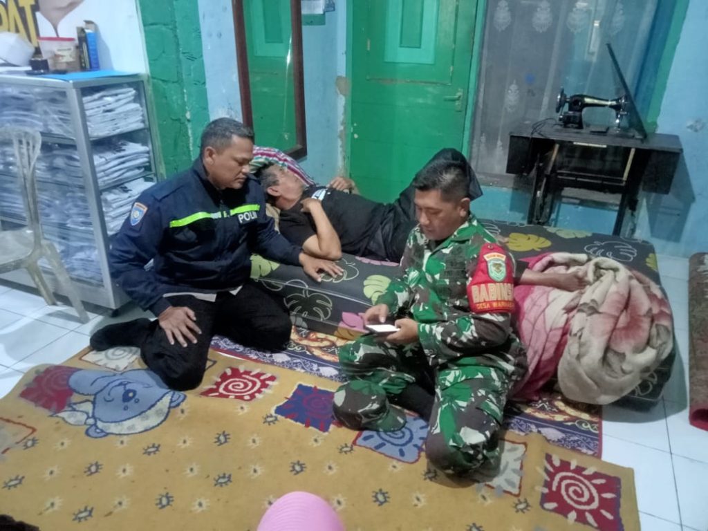 Sinergitas TNI-POLRI Polsek Sukabumi dan Koramil Sukabumi, menjenguk masyarakat yang Sakit di Wilayah Hukum Polsek Sukabumi