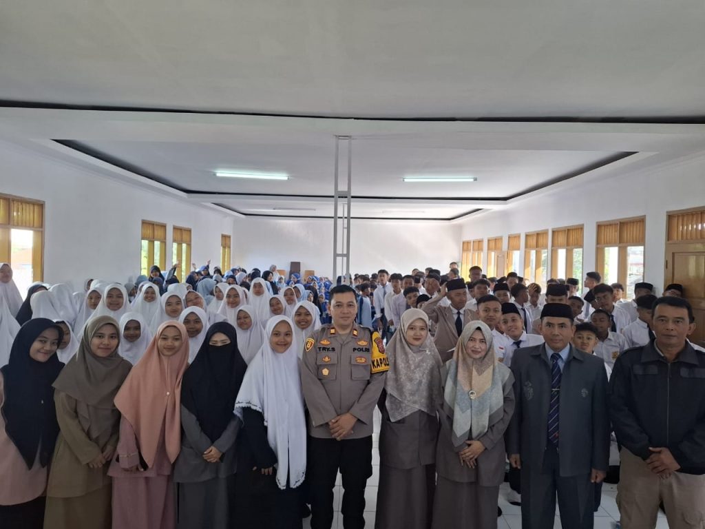 Kapolsek Kebonpedes Penyuluhan Dengan Materi Narkoba Dan Bullying Bagi Pelajar Al Firdaus