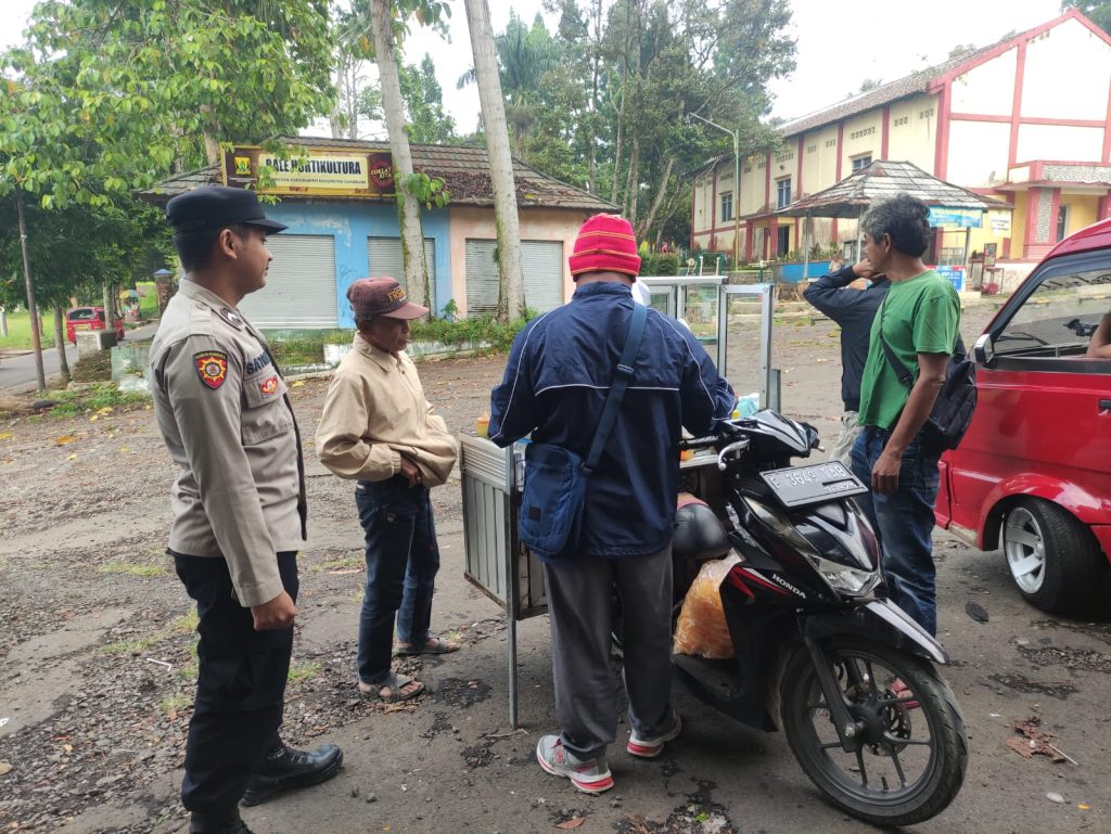 Tingkatkan Kamtibmas dan Jaga Kondusifitas Pilkada Serentak 2024, Polsek Kadudampit melaksanakan patroli untuk mengantisipasi gangguan kamtibmas  di wilayah hukum polsek kadudampit