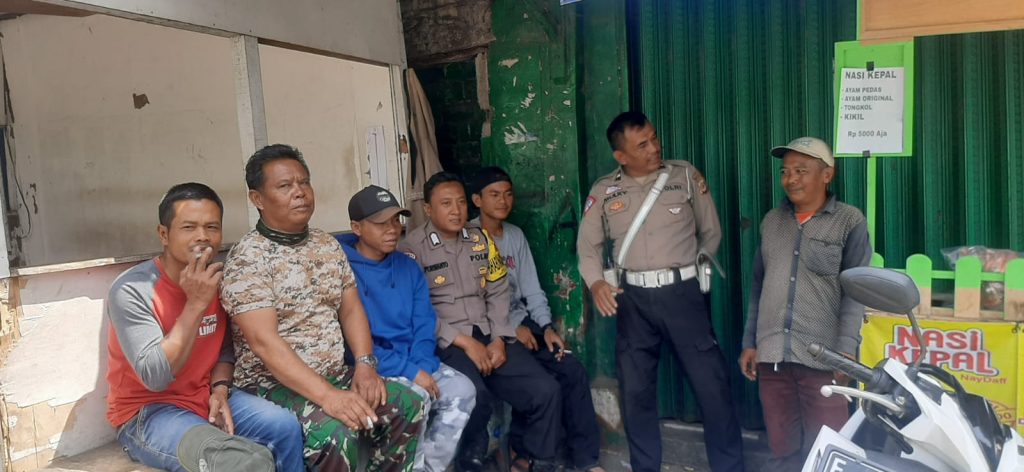 Patroli Polsek Sukalarang Sambangi Pangkalan Ojek Guna Sampaikan Pesan Kamtibmas