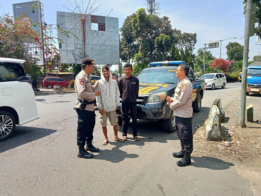 Anggota Samapta  Laksanakan Patroli Siang untuk Meningkatkan Keamanan Wilayah