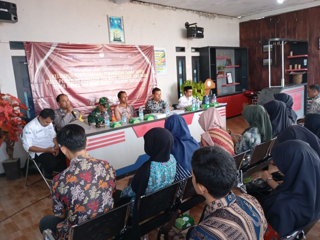 Bhabinkamtibmas Hadiri Pelantikan KPPS untuk Dukung Pilkada Damai di Kecamatan Cisaat