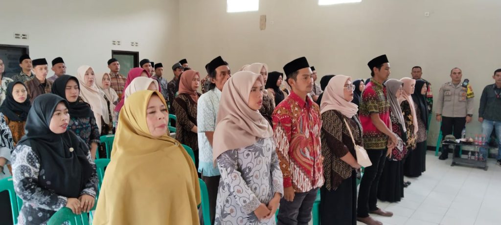 Bhabinkamtibmas Polsek Cireunghas Hadiri Pelantikan Anggota KPPS untuk Pilkada Serentak Tahun 2024