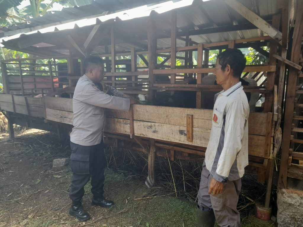 Sambang kewilayahan, Bhabinkamtibmas Kesenden Polsek Utbar Polres Cirebon Kota cek ketahanan pangan warga