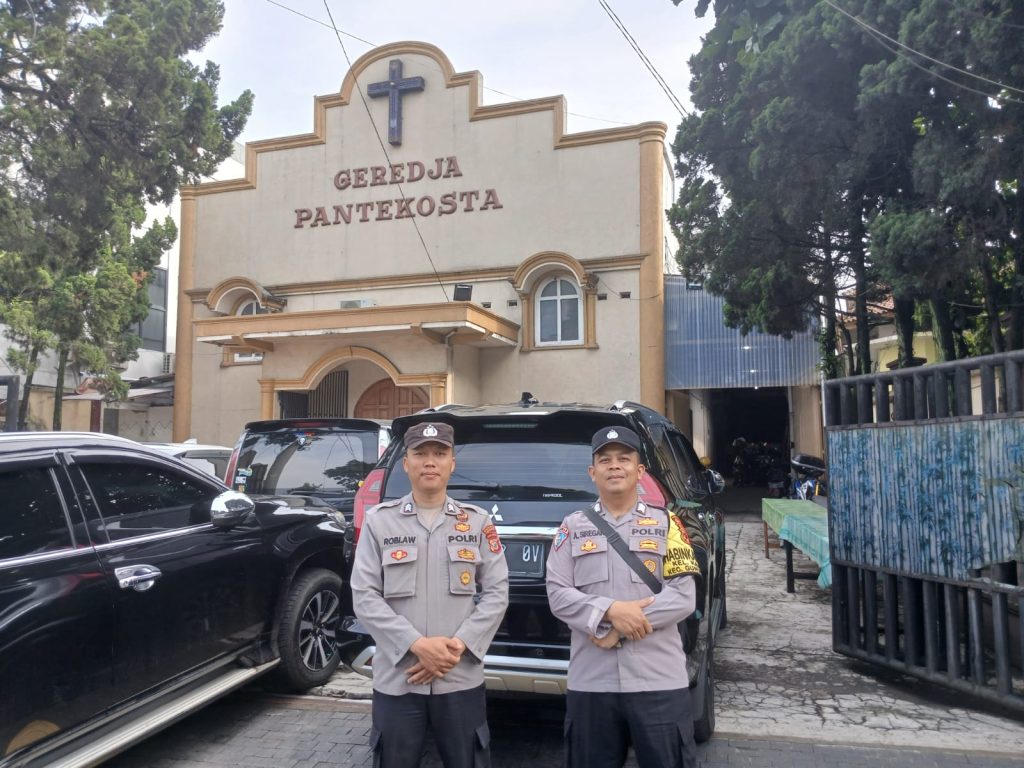 Berikan Rasa Aman, Polisi Lakukan Pengamanan Ibadah Rutin di Gereja  Pantekosta Sukabumi