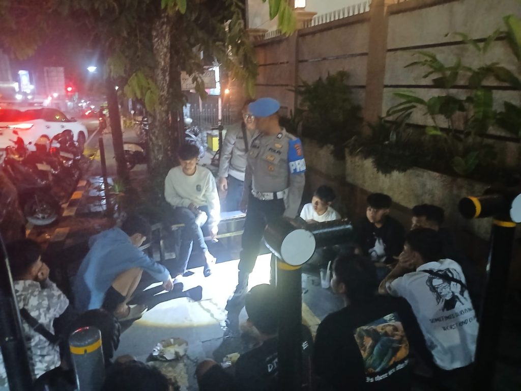 Patroli Rutin KRYD Malam Minggu Polsek Gunungpuyuh Guna Ciptakan Situasi Yang Aman Dan Kondusif