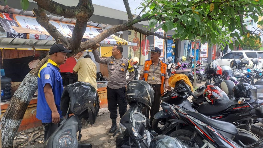 Guna menciptakan Keamanan dan Kondusif Dalam Menghadapi Tahapan Pilkada Serentak 2024, Polsek Citamiang Patroli Dialogis.