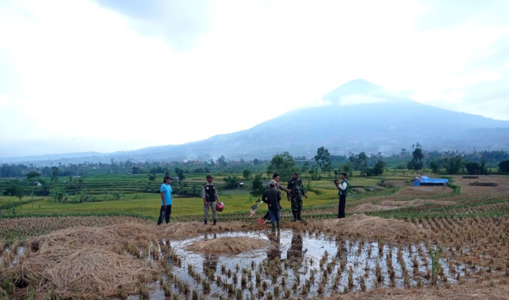 Polsek Bayongbong Cek TKP Remaja di Garut Tersambar Petir