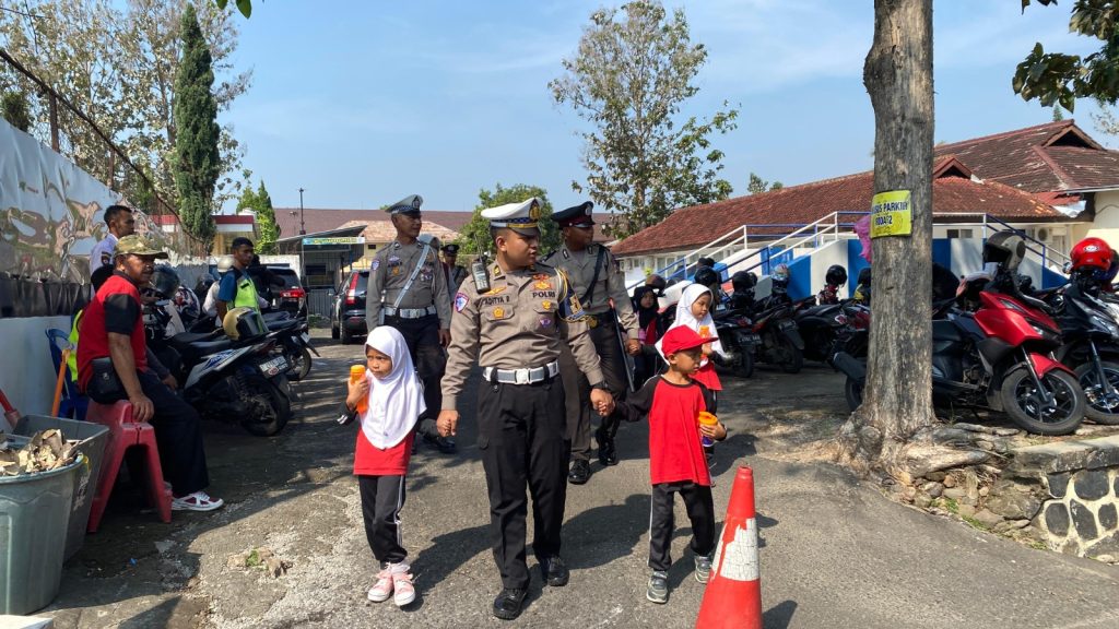 Polres Garut Gelar Program Polisi Sahabat Anak Edukasi Keselamatan Berlalu Lintas Sejak Dini