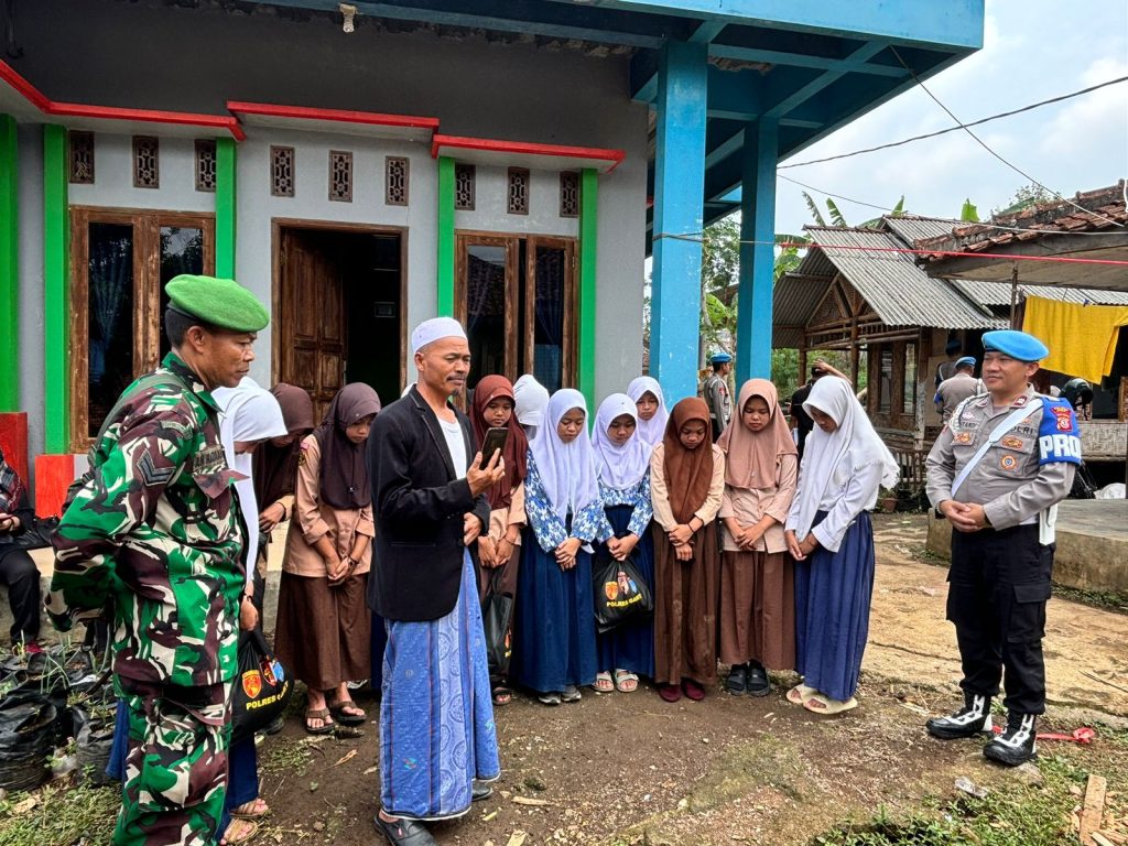 Polres Garut Gelar Bakti Sosial Di Pesantren Al Bayan