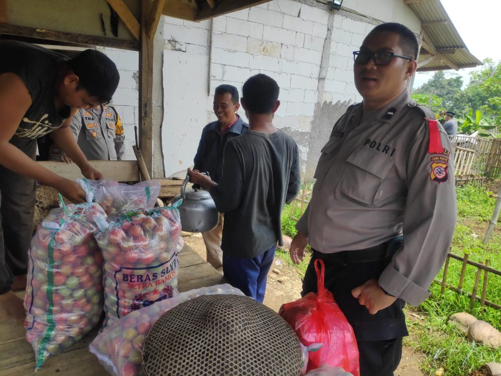 Patroli Dialogis, Kapolsek Kebonpedes Dengan Kelompok Tani Tingkatkan Ketahanan Pangan dan Jaga Harkamtibmas Pilkada Serentak