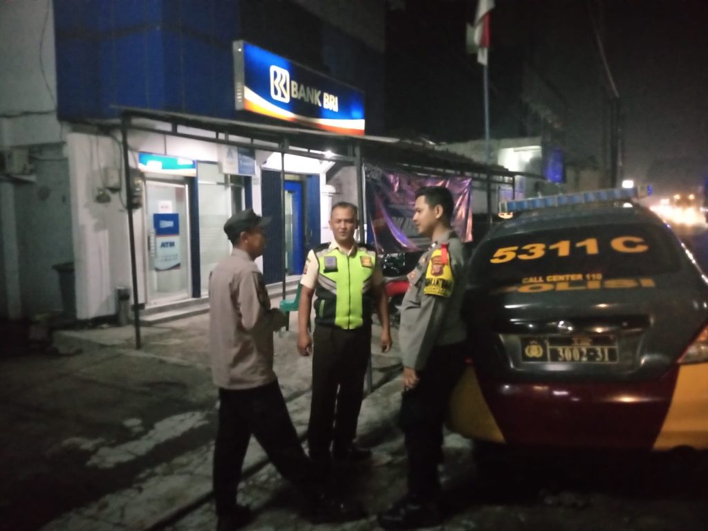 Patroli Malam Hari Menyambangi Objek Vital Bank BRI dan Cek ATM