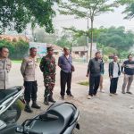 Kapolsek Sukaraja Polres Sukabumi Kota bersama Bhabinkamtibmas mendampingi warga dan Badan Penyelesaian Sengketa Konsumen (BPSK), menemui pengembang Perumahan SetiaBudi