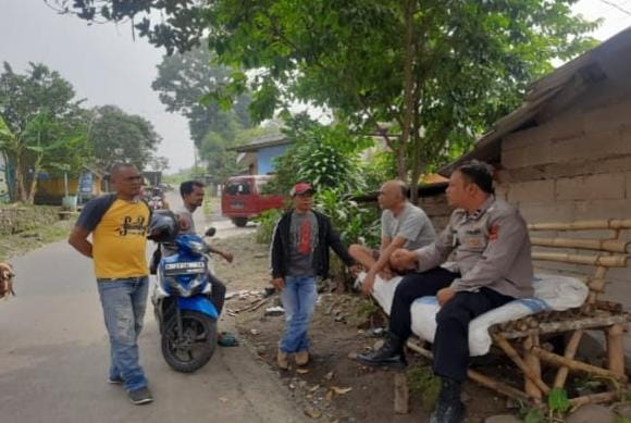 Upaya Wujudkan Kamtibmas Kondusif Jelang Pilkada, Kanit Samapta Polsek Cireunghas Sambangi Pangkalan Ojek