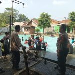 Patroli Tempat Wisata Kolam Renang Sport Garden Anggota Samapta Polsek Lembursitu