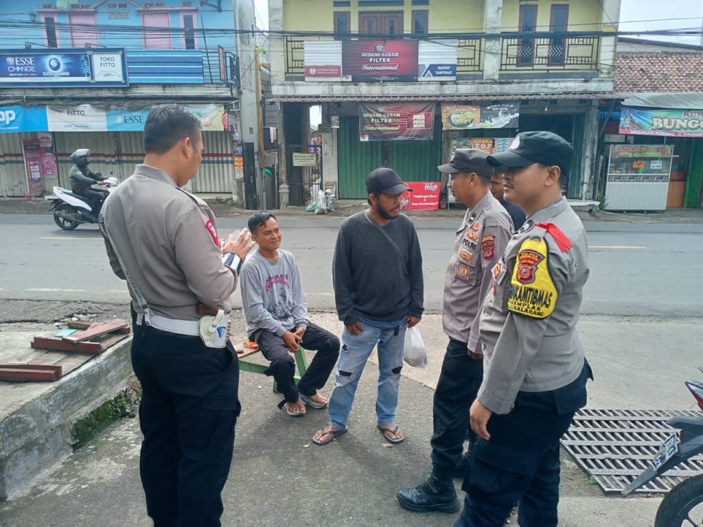 Ngobrol Bersama Masyarakat, Patroli Dialogis Siang Petugas Sampaikan Pesan Kamtibmas