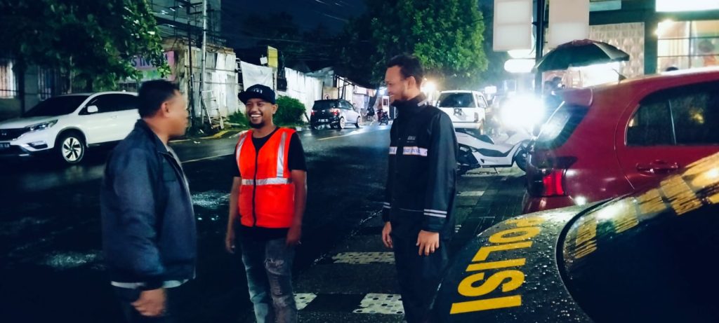 Polsek Cikole Laksanakan Giat Patroli Dialogis Dengan Warga