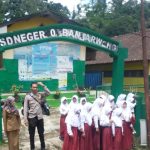 Polsek Banjarwangi Kawal Pawai Juara Lomba Pidato