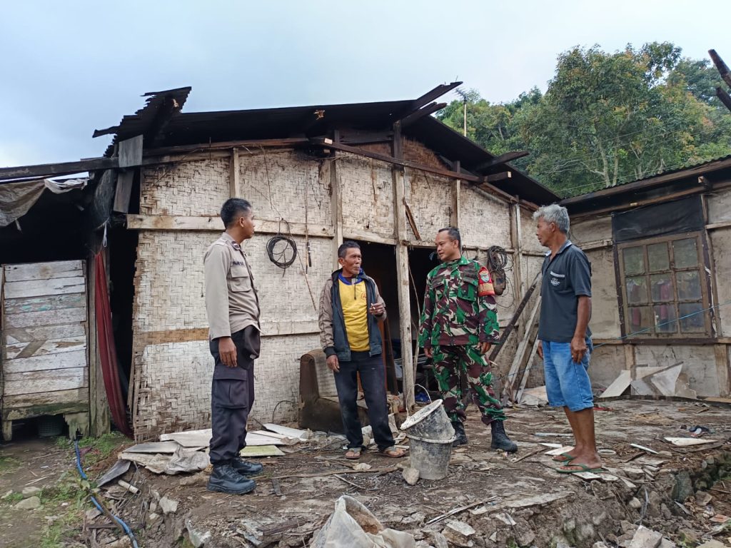 Bhabinkamtibmas dan Babinsa Desa Langensari, Melaksanakan Kegiatan Sambang