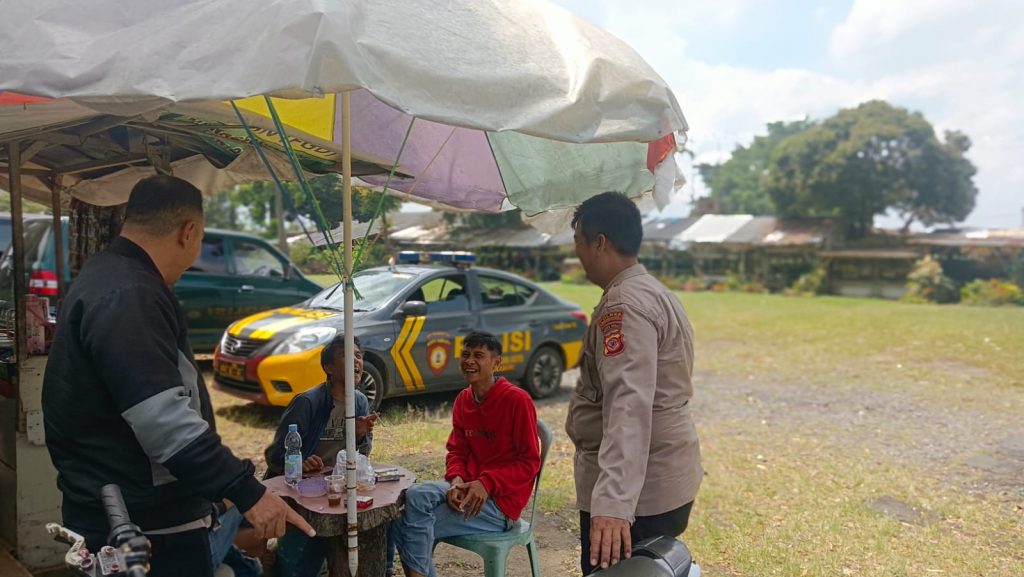 Polsek Sukabumi Laksanakan Patroli Dialogis Seputaran Wisata Selabintana Sukabumi