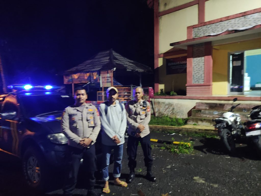 Polsek Kadudampit melaksanakan patroli