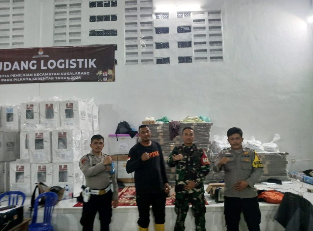 Senergitas TNI-Polri Amankan Logistik Pilkada di Gudang PPK,