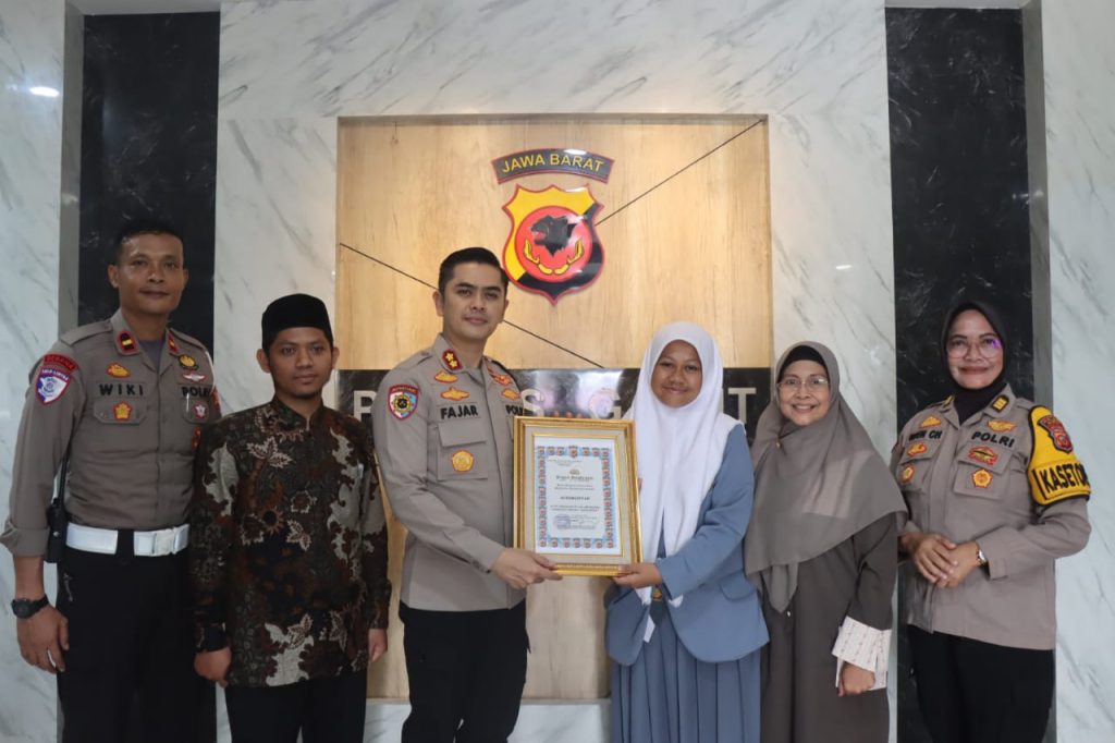 Siswa SMK Islam As-Sayrief Sukawening Harumkan Kabupaten Garut