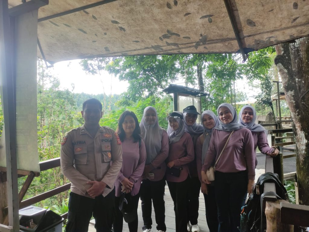 Polsek Kadudampit melaksanakan patroli