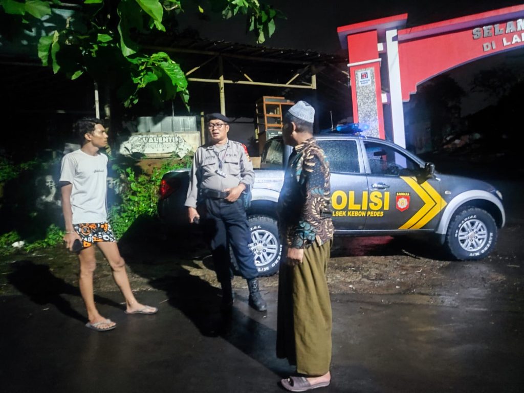 Anggota Polsek Kebonpedes Laksanakan Patroli Malam Hari