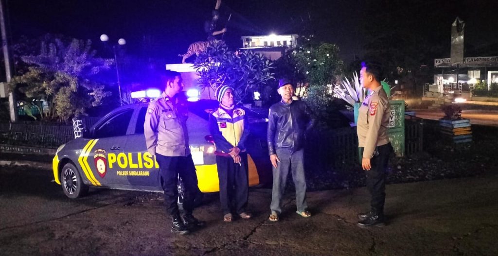 Polsek Sukalarang Sambangi Pangkalan Ojek Dan Strong Point Guna Sampaikan Pesan Kamtibmas