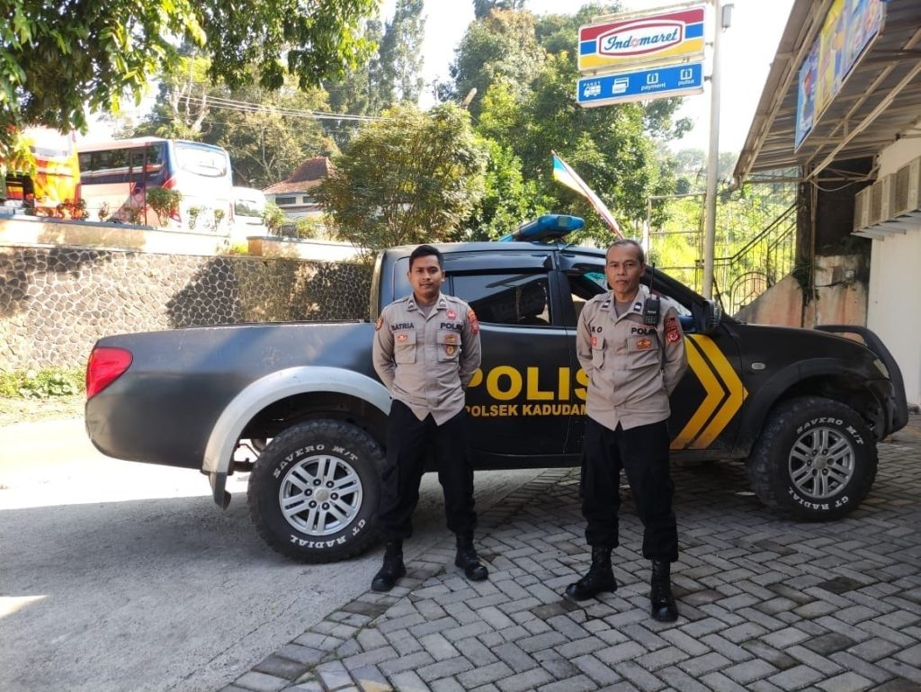 Patroli mobile rutin Polsek Kadudampit untuk mengantisipasi kondusifitas pasca pilkada dan gangguan kamtibmas di wilayah hukum polsek kadudampit