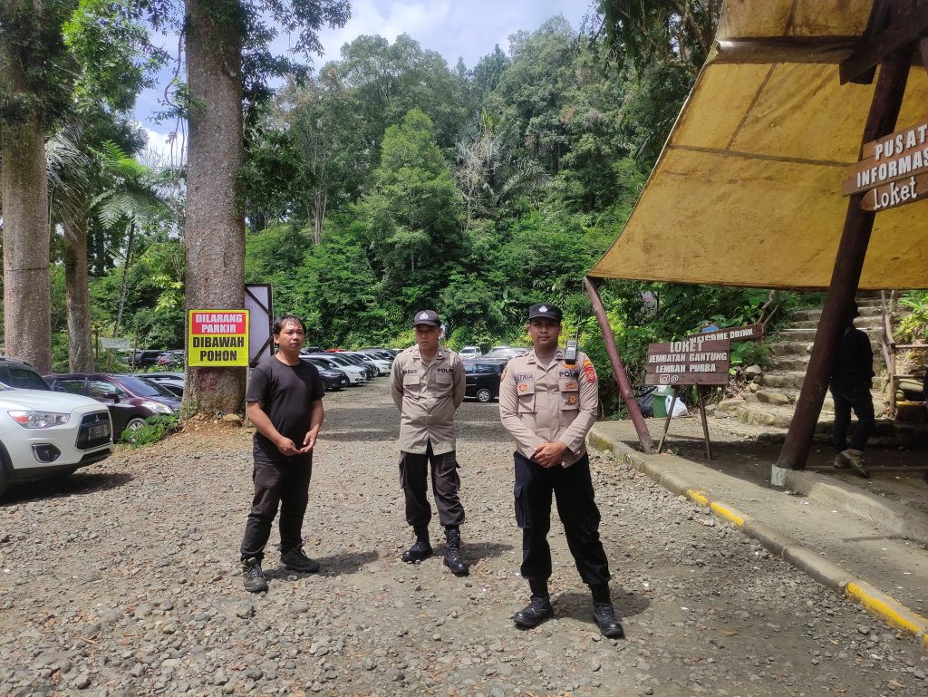 Personil Polsek kadudampit Melaksanakan Giat Patroli