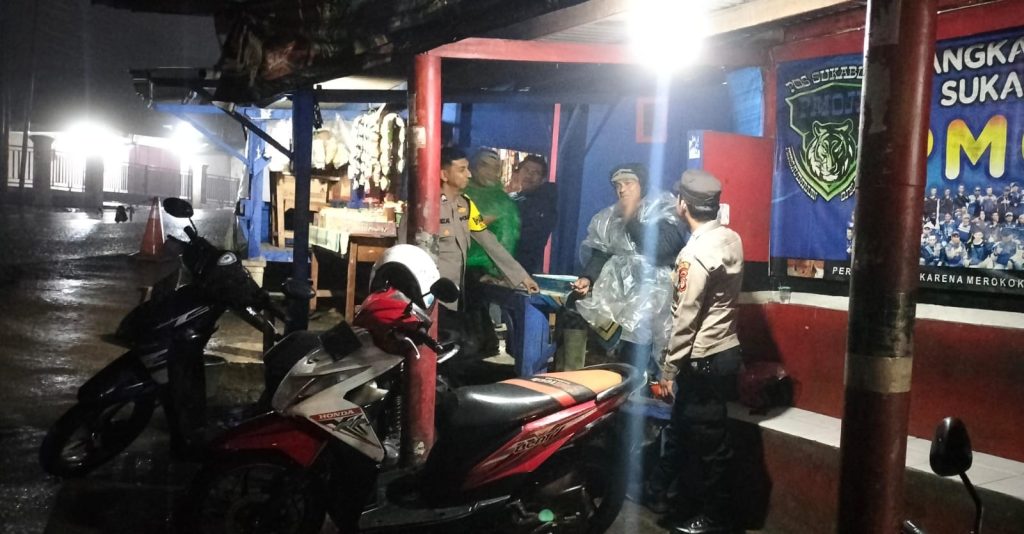 Patroli Polsek Sukalarang Sambangi Pangkalan Ojek Dan Strong Point Guna Sampaikan Pesan Kamtibmas