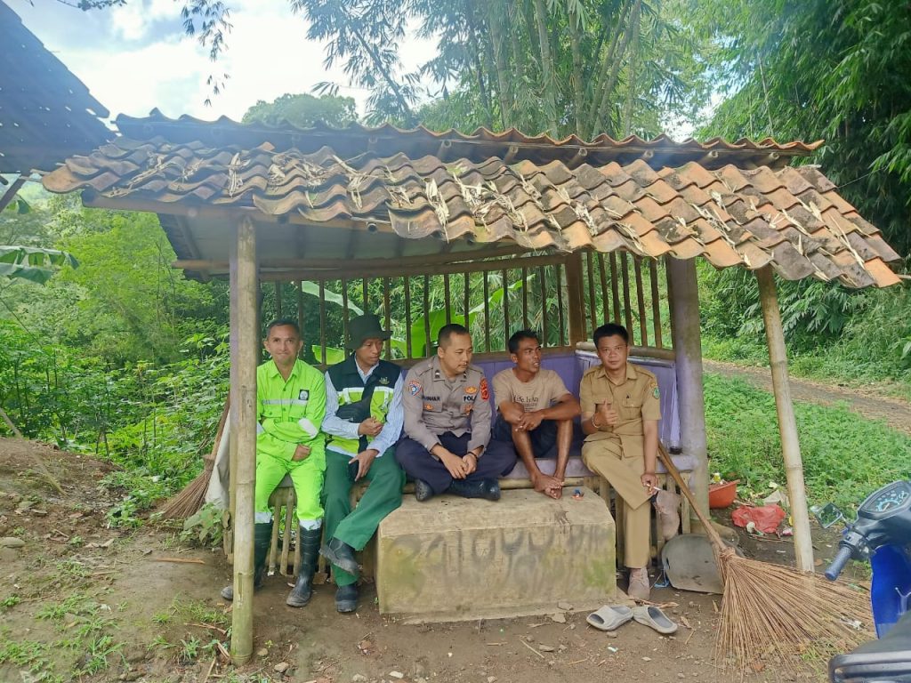 Bhabinkamtibmas selalu hadir di tengah tengah Masyarakat