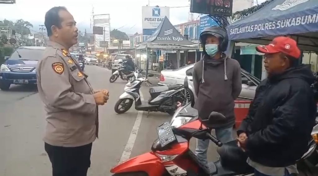 Antisipasi dan pencegahan terjadinya tindak pidana, Samapta Polsek Sukaraja laksanakan patroli dan berdialogis dengan masyarakat