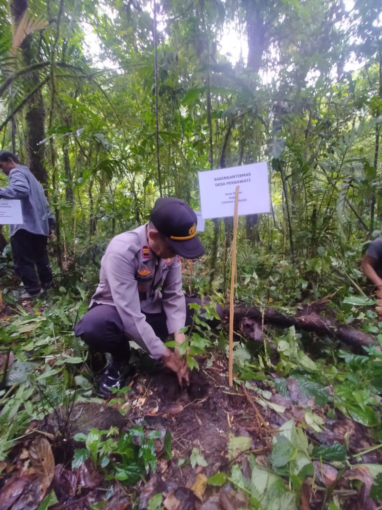 Polsek Sukabumi Laksanakan Giat Penanaman Pohon